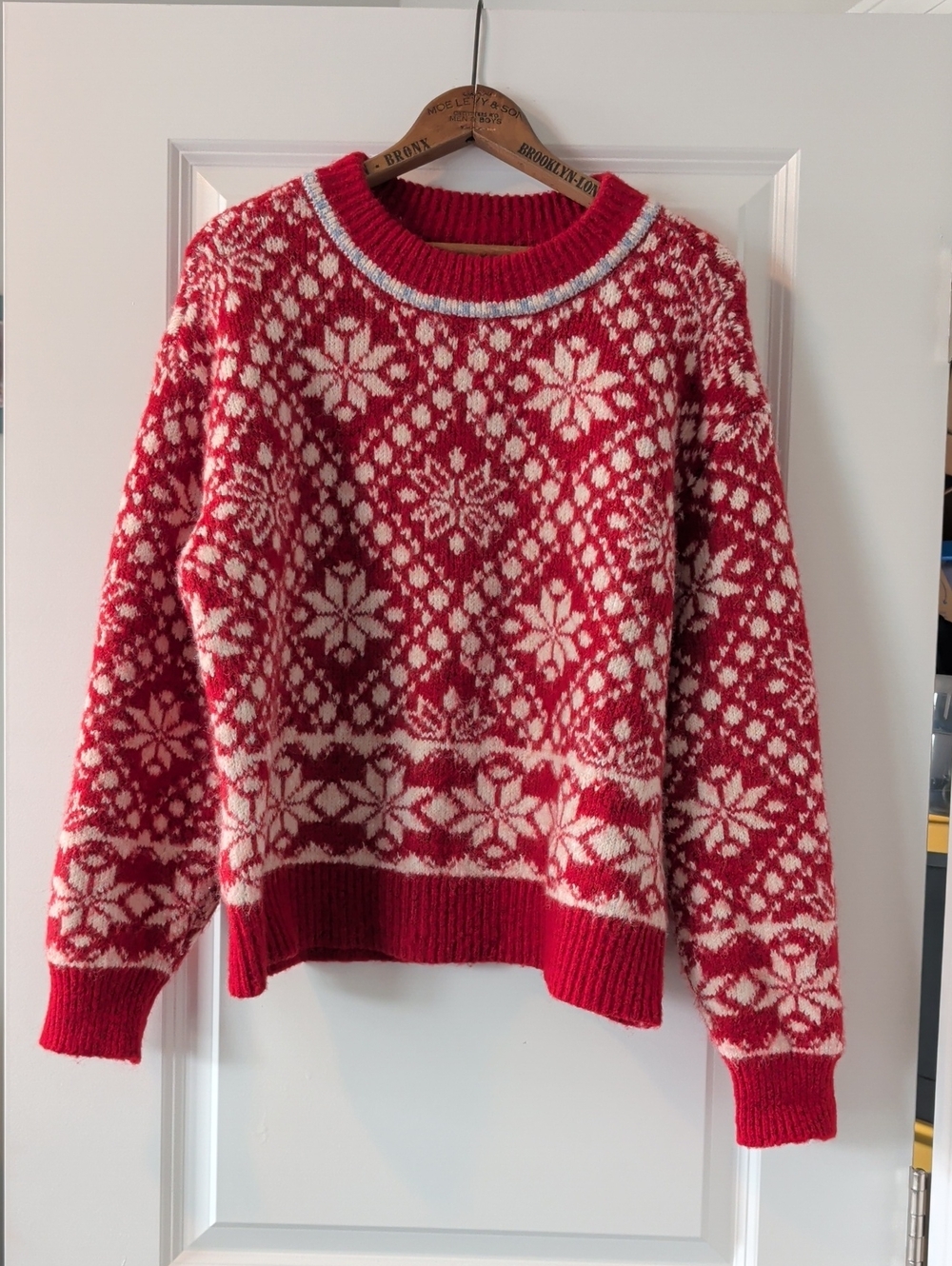 Universal Thread Red & White Snowflake Crewneck Sweater